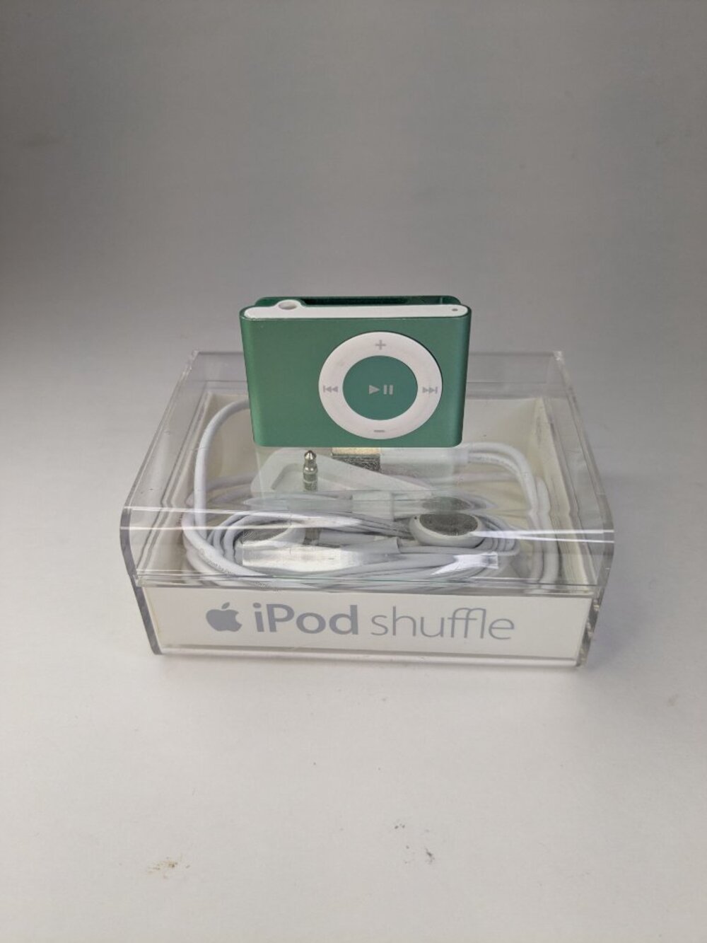 Apple iPod Shuffle Green 2nd Gen 1GB A1204 New Battery Dock Earbuds MP3 Bundle